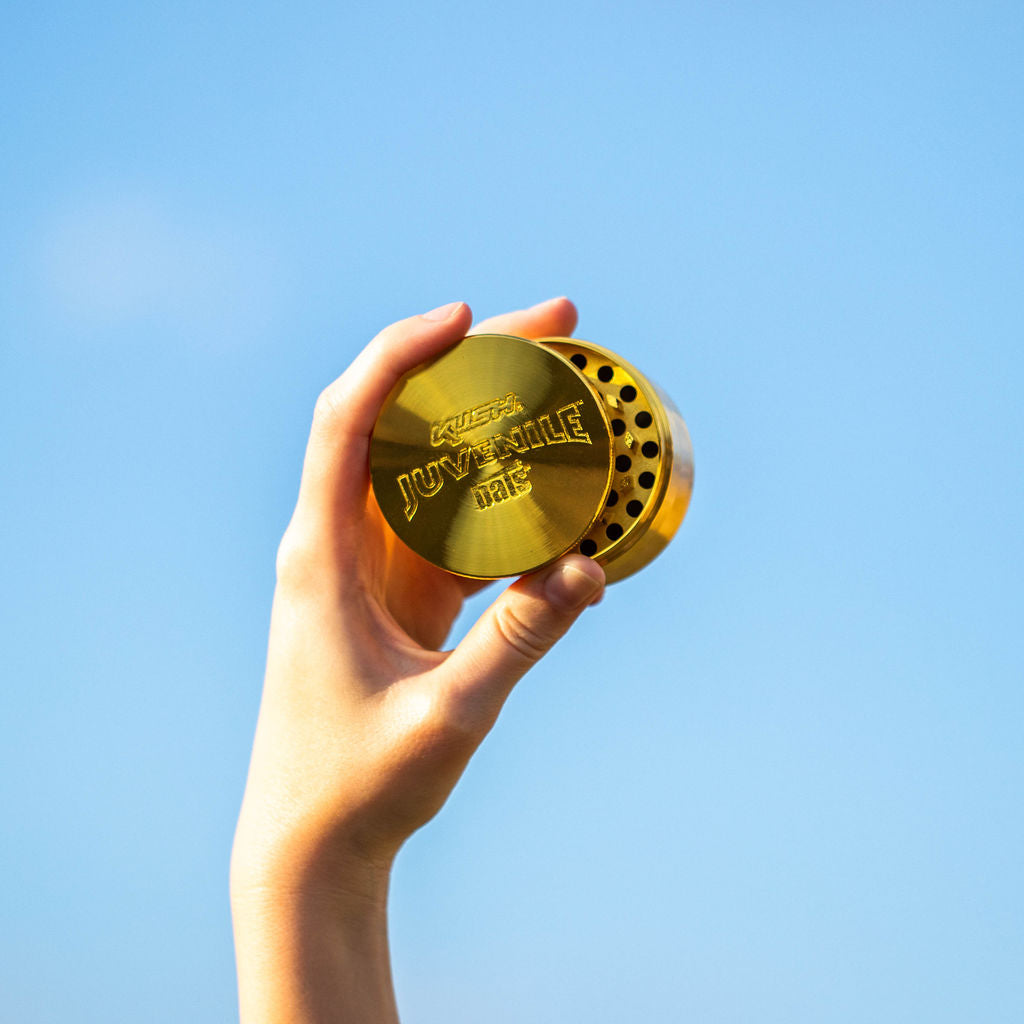 JUVENILE Grinder - Gold Etched - 63mm